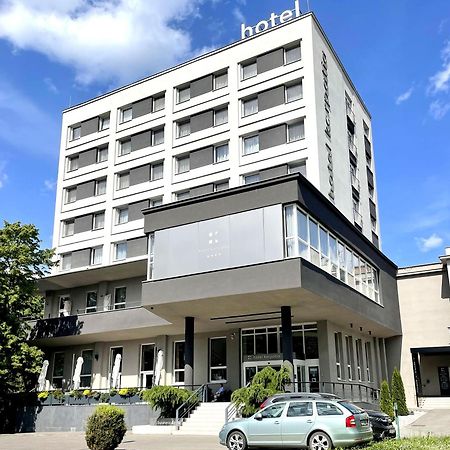 Hotel Karpatia Humenne Exterior photo