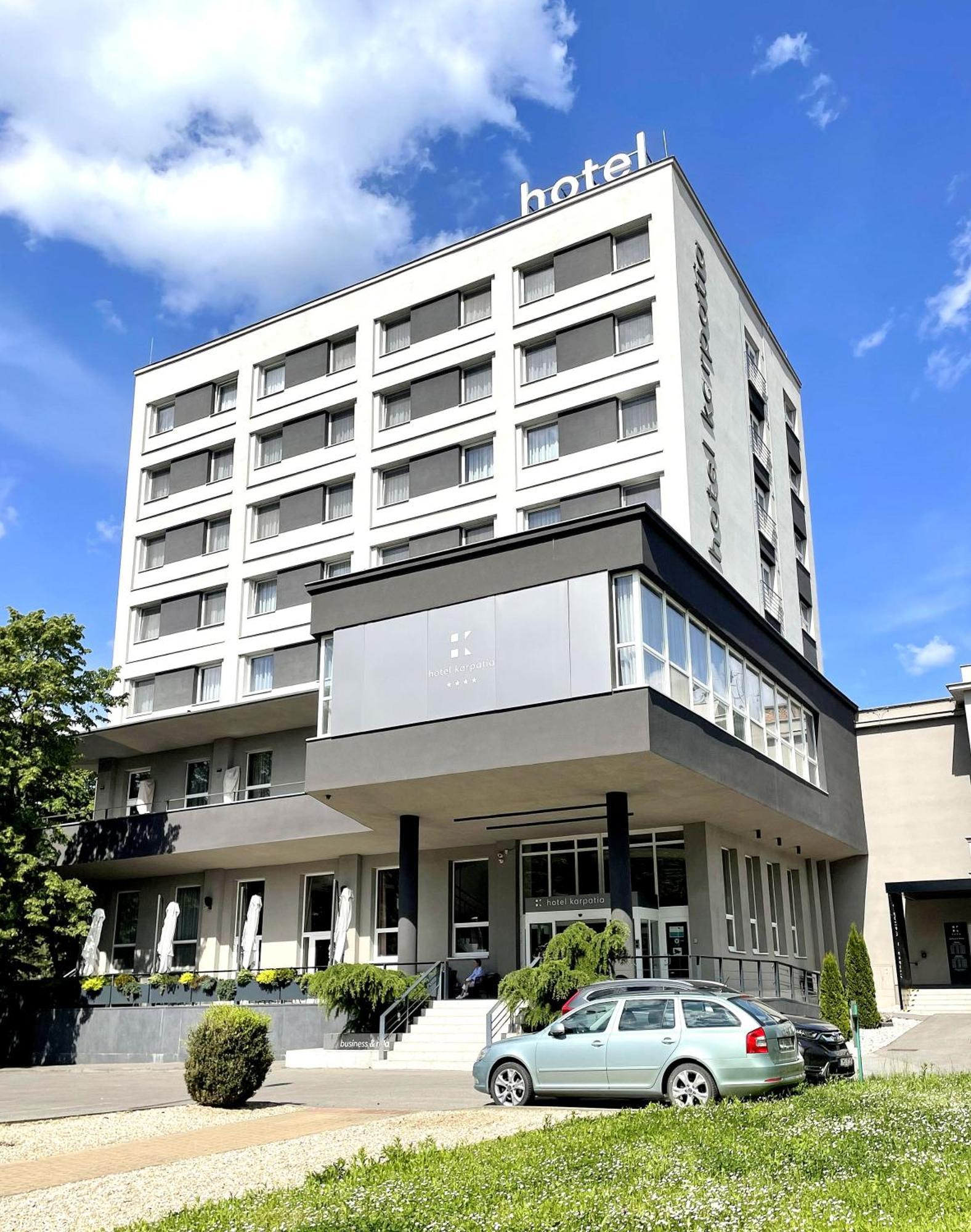 Hotel Karpatia Humenne Exterior photo